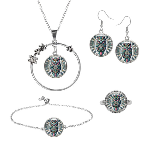 Set aus vier Klickschmuck-Halterungen für 18mm KLIQs (Kette, Ohrringe, Armband, Ring) mit dem Motiv Mandala KLIQ Eule.