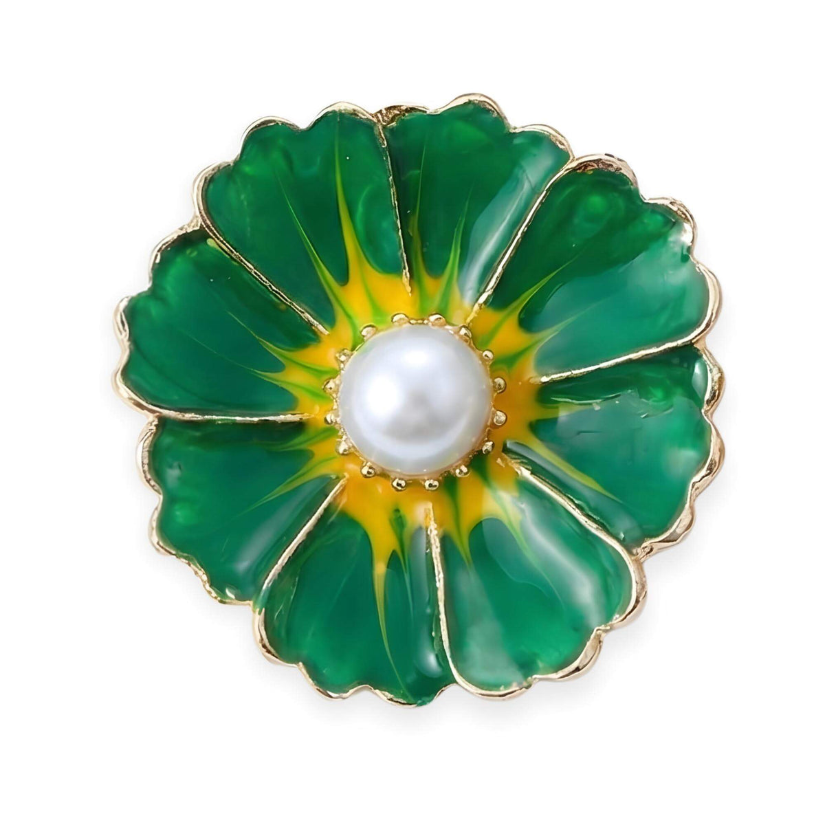 Hochwertiger Premium Metall-KLIQ 18mm "Emerald Forest" (Grün) mit goldfarbener Fassung und weißer Perle. Zeigt die Emaille-Textur der Blüte.