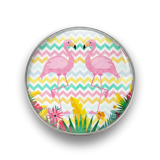 Nahaufnahme des 18mm Tropical Flamingo Glas Motiv-KLIQs "Zick-Zack Geo". Der Druckknopf symbolisiert Energie und trendiger Stil.