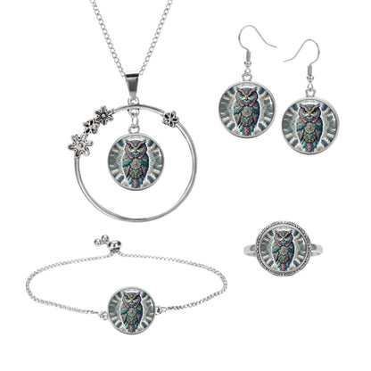 Set aus vier Klickschmuck-Halterungen für 18mm KLIQs (Kette, Ohrringe, Armband, Ring) mit dem Motiv Mandala KLIQ Eule.