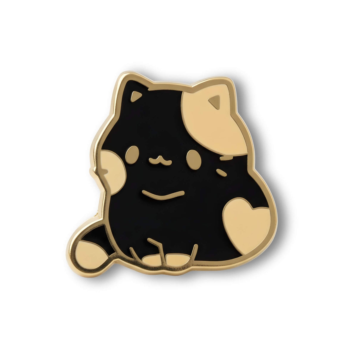 ahaufnahme des 18mm Mochi Cat Emaille Motiv-KLIQs "Cookie". Der schwarze Katzen-Druckknopf mit braunem Fleck schaut neugierig und passt zu jedem Outfit.