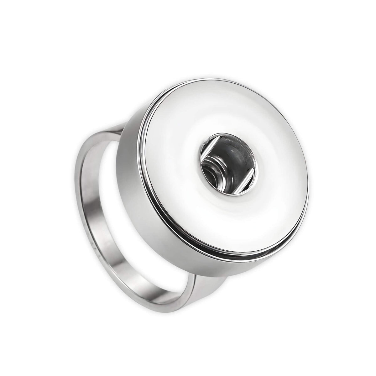 Nahaufnahme des Rings „Gallery Base“ Silber | MY KLIQ Basis (18mm) in schräger Frontansicht. Die runde, glänzende Fassung dient als Basis für austauschbare 18mm Motiv-KLIQs und bietet zeitlose Eleganz für jeden Anlass.
