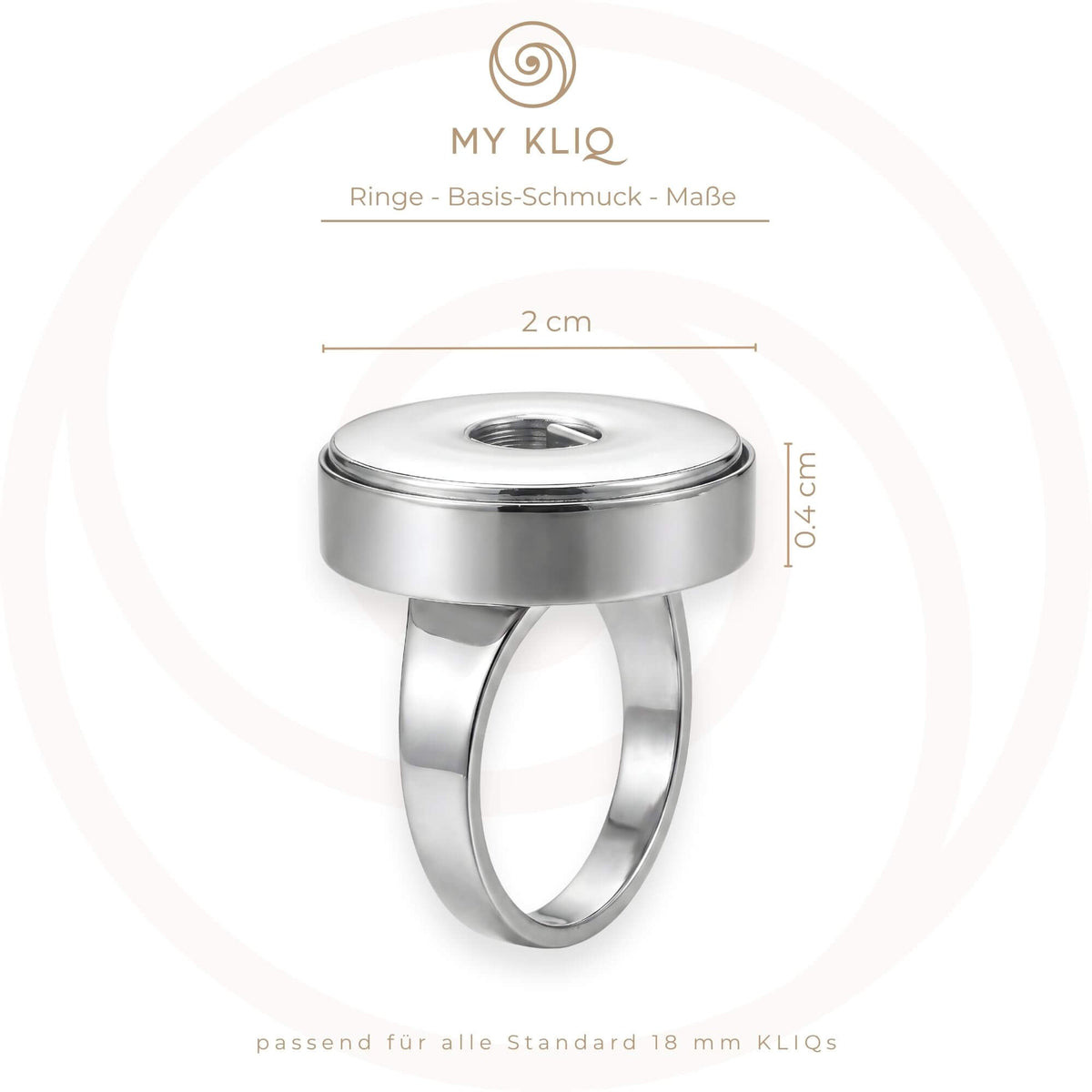 roduktübersicht des Rings „Gallery Base“ Silber | MY KLIQ Basis (18mm) mit Maßangaben (Durchmesser 2 cm, Höhe 0,4 cm). Passend für alle Standard 18mm Motiv-KLIQs, verstellbare Ringgröße für optimalen Tragekomfort.