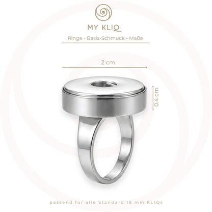 roduktübersicht des Rings „Gallery Base“ Silber | MY KLIQ Basis (18mm) mit Maßangaben (Durchmesser 2 cm, Höhe 0,4 cm). Passend für alle Standard 18mm Motiv-KLIQs, verstellbare Ringgröße für optimalen Tragekomfort.